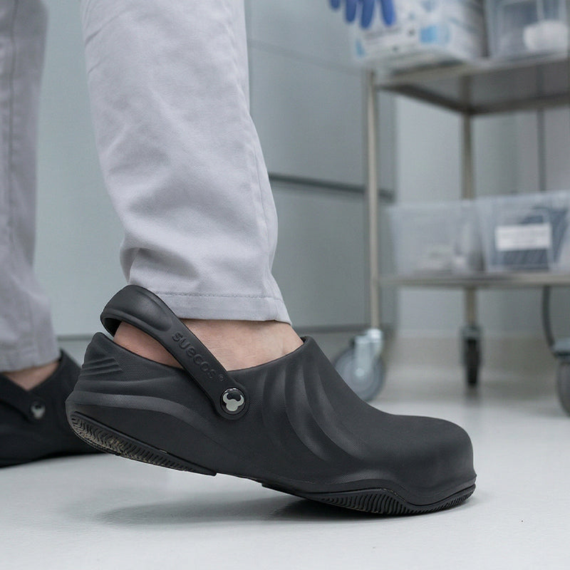 Magnus Black Clogs 