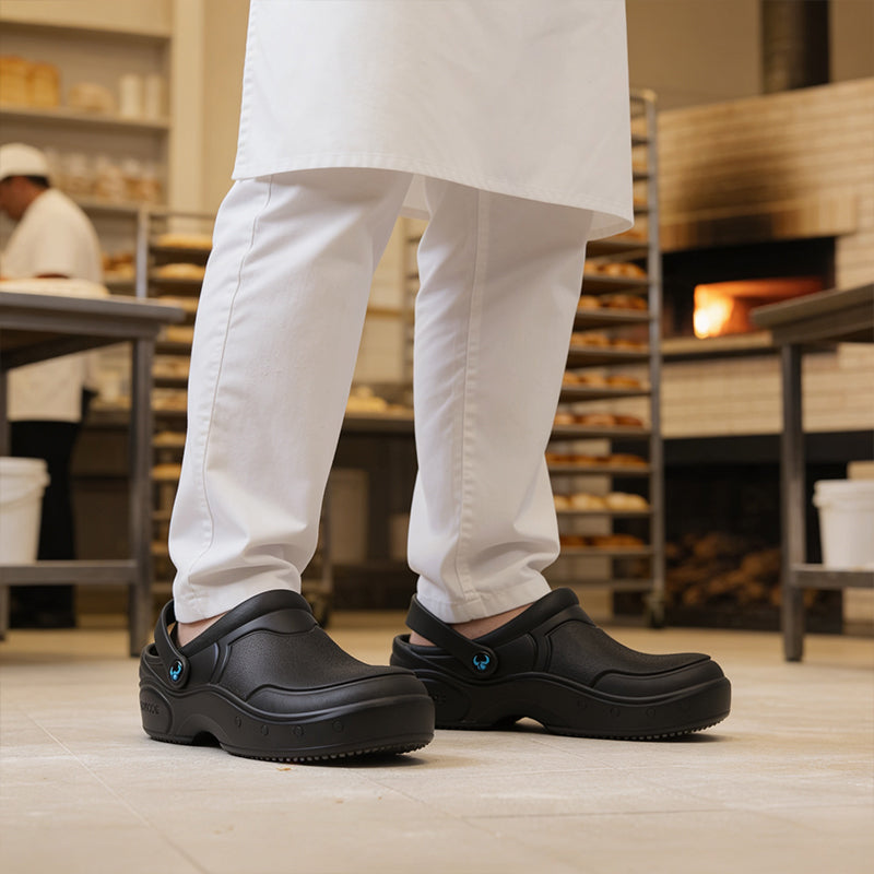 Thor+ Closed Black Clogs 